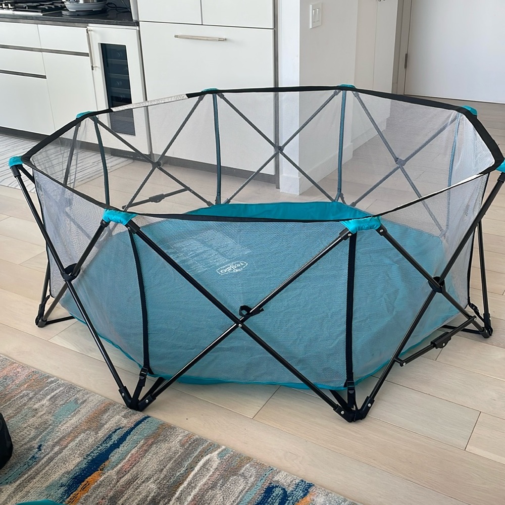 Regalo Playard - Mildly used